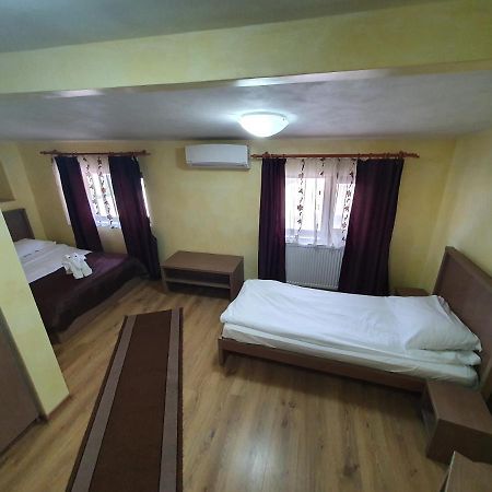 Efm Motel Brezoi Extérieur photo