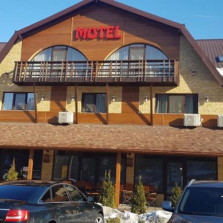 Efm Motel Brezoi Extérieur photo
