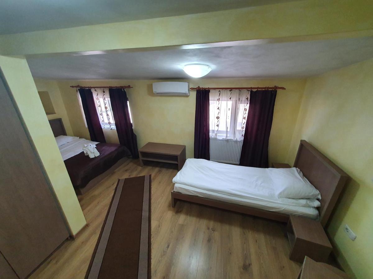Efm Motel Brezoi Extérieur photo