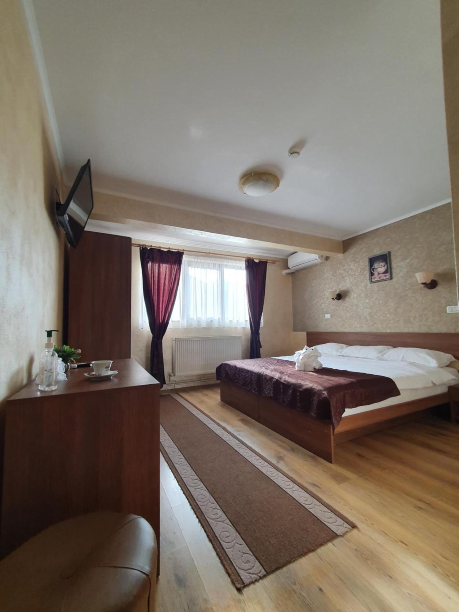Efm Motel Brezoi Chambre photo