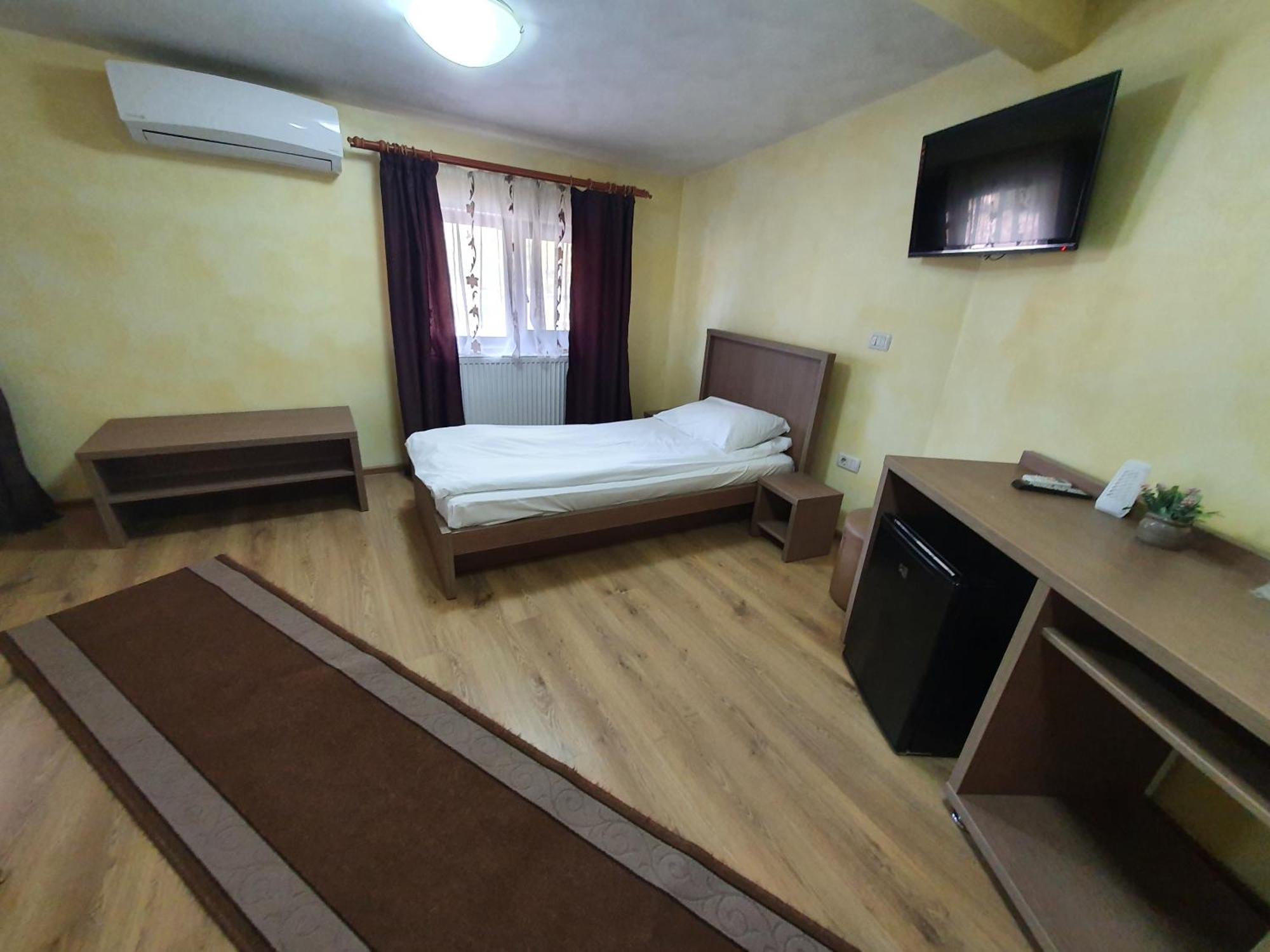 Efm Motel Brezoi Chambre photo