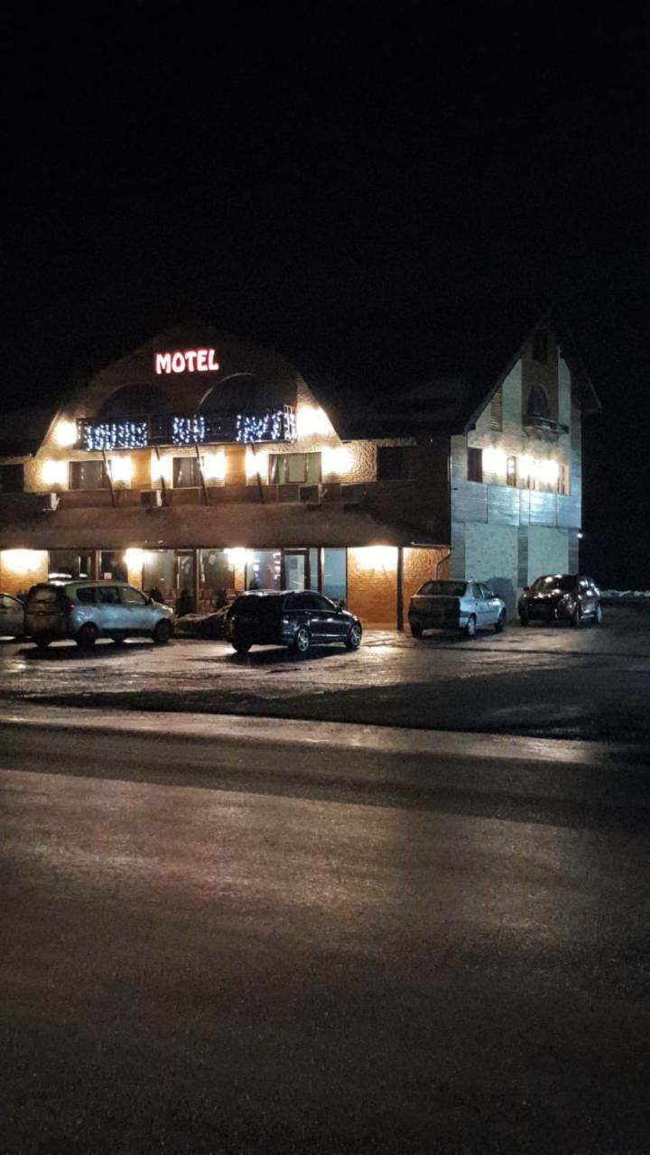 Efm Motel Brezoi Extérieur photo