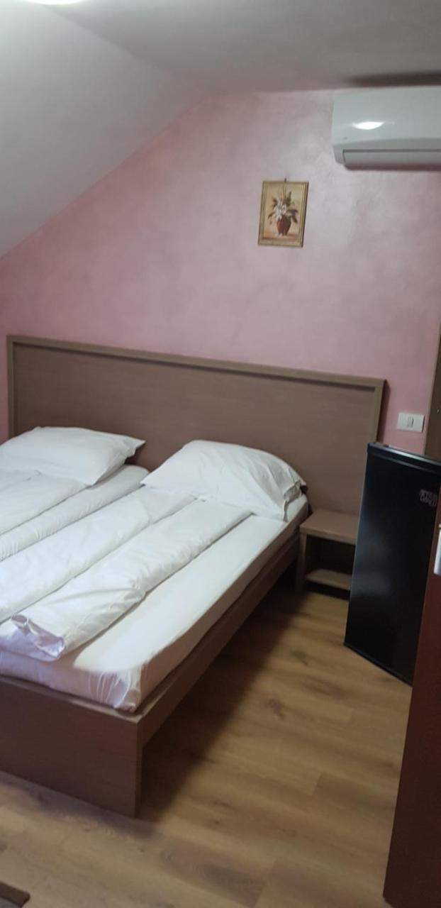 Efm Motel Brezoi Extérieur photo