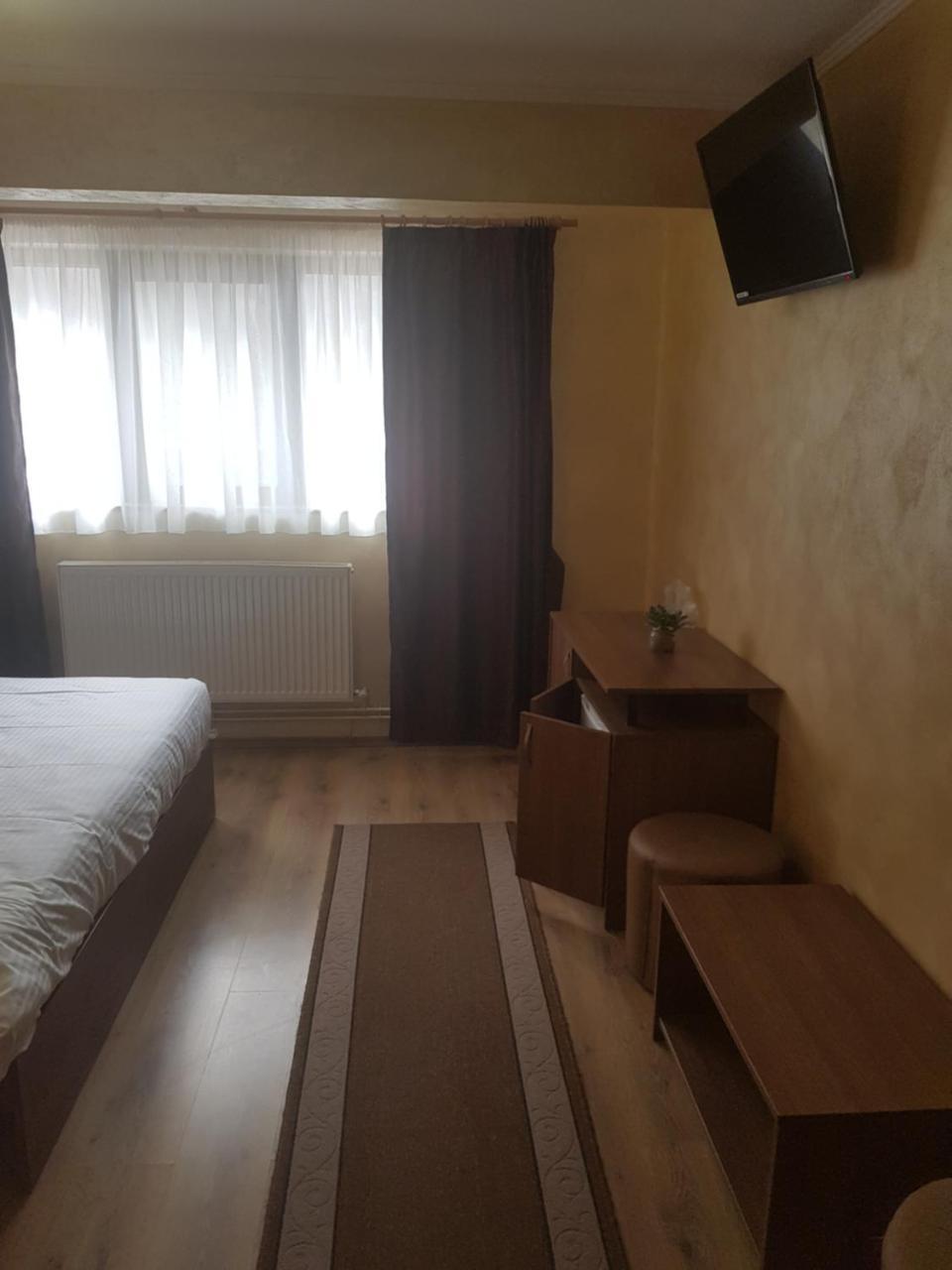 Efm Motel Brezoi Extérieur photo