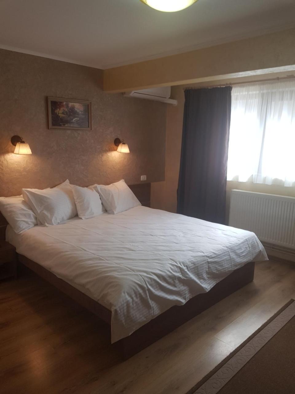 Efm Motel Brezoi Extérieur photo